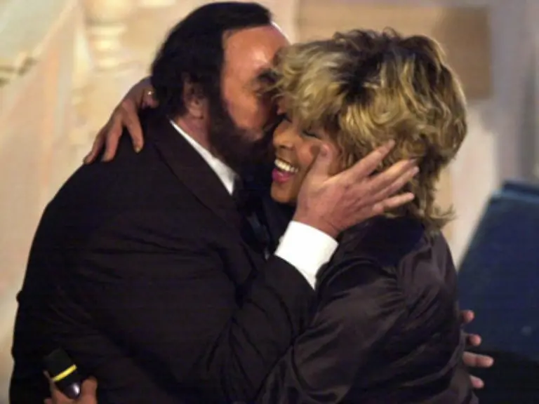 Dass-Opern-Puristen-ueber-solche-musikalischen-Niederungen-die-Nase-ruempften-stoerte-Pavarotti-ueberhaupt-nicht