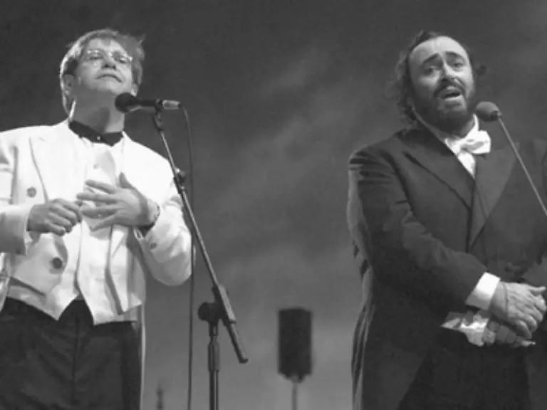 oder-Elton-John-auf-der-heute-sagte-dass-dies-ein-trauriger-Tag-fuer-die-Musik-und-ein-trauriger-Tag-fuer-die-Welt-sei