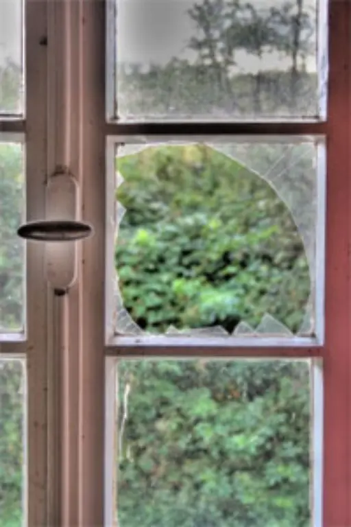 Dabei-zahlt-die-Versicherung-nur-wenn-die-Scheibe-wirklich-kaputt-ist-Fuer-Kratzer-und-Absplitterungen-sieht-man-keinen-Cent