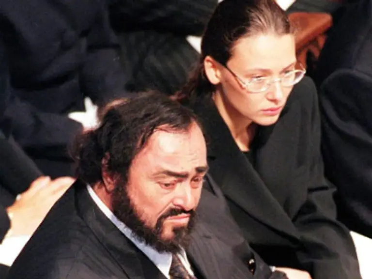 Pavarotti-hatte-bei-der-Beerdigung-der-Prinzessin-am-6-September-1997-singen-sollen-war-aber-durch-den-Tod-zu-aufgewuehlt-und-sagte-ab