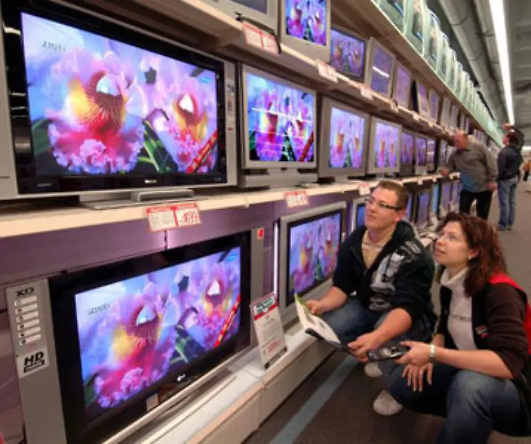 Der-Verkaeufer-im-Elektromarkt-bietet-nach-der-Beratung-oft-noch-den-passenden-Schutzbrief-fuer-Handy-Laptop-und-Co-an-Unterschreiben-Sie-bekommt-er-Provision-und-Sie-eine-weitere-ueberfluessige-Versicherung