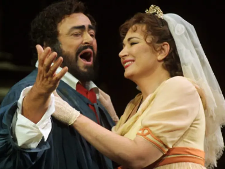 Luciano-Pavarotti-war-neben-Maria-Callas-der-kommerziell-erfolgreichste-Klassikstar-aller-Zeiten-Seine-Mischung-aus-Oper-Pop-und-Geschaeft-wurde-von-Kritikern-als-Pavarotti-AG-geschmaeht