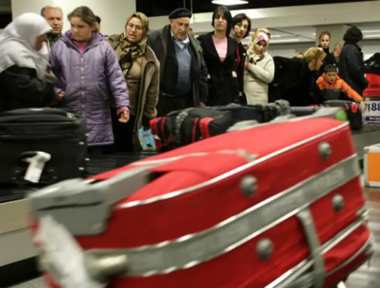 Das-hoeren-oft-auch-Bestohlene-die-Geld-von-ihrer-Reisegepaeckversicherung-bekommen-moechten-Diese-Police-koennen-sich-Urlauber-also-ruhig-sparen-Schliesslich-ist-das-Leben-schon-so-teuer-genug