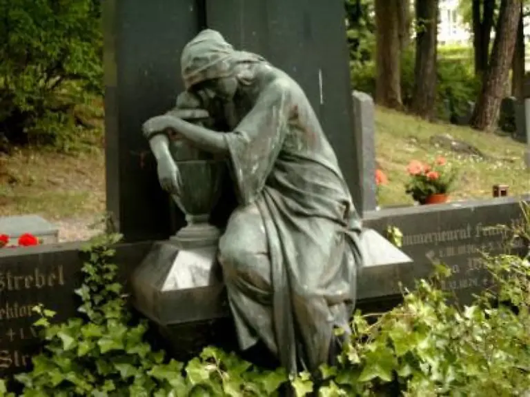 Allerdings-muss-man-dafuer-zu-Lebzeiten-tief-in-die-Tasche-greifen-Wer-vorsorgen-will-sollte-das-Geld-besser-in-eine-Risikolebensversicherung-oder-einen-Sparplan-investieren