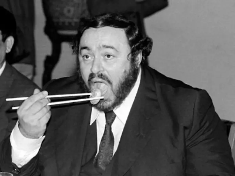 Der-massige-Saenger-musste-immer-wieder-mit-Gewichtsproblemen-kaempfen-Vor-einem-Teller-Fettucine-alla-panna-kann-ich-einfach-nicht-Nein-sagen