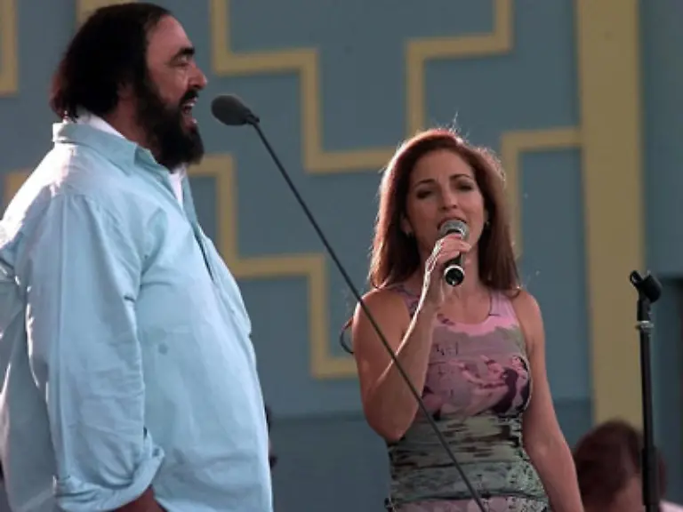 Der-Glanz-seiner-Stimme-wird-auf-vielen-Tontraegern-gewiss-weiterleben