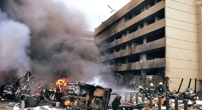 Er-wird-auch-fuer-die-verheerenden-Bombenanschlaege-auf-die-US-Botschaften-in-Kenia-und-Tansania-mit-ueber-200-Toten-verantwortlich-gemacht