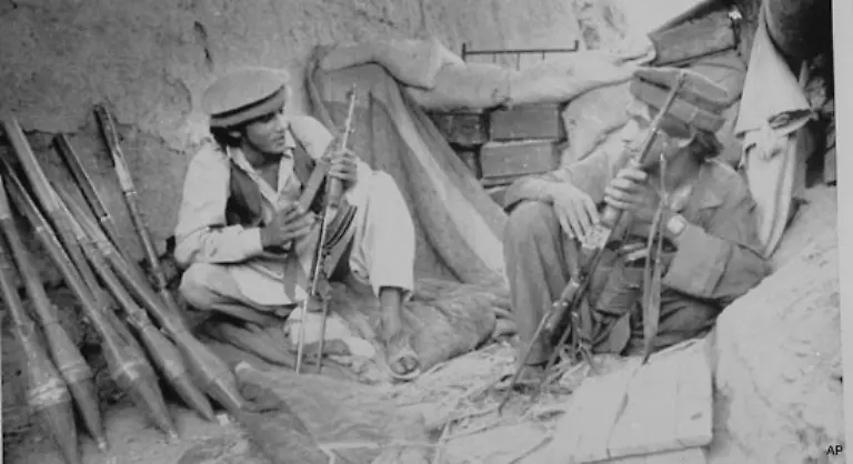 Im-Afghanistan-Krieg-in-den-80er-Jahren-versucht-er-als-Mudschahedin-Guerilla-Fuehrer-die-Rote-Armee-aus-dem-Land-zu-vertreiben