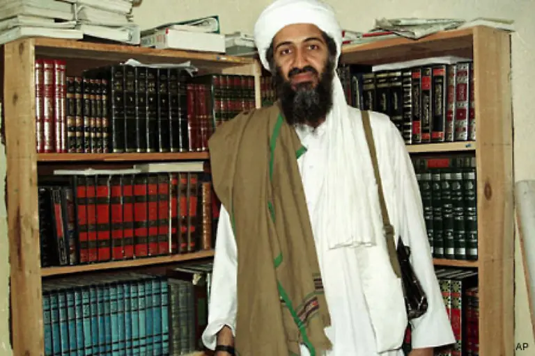 Anfang-der-90er-wird-ihm-die-saudische-Staatsbuergerschaft-entzogen-In-den-folgenden-Jahren-lebt-er-im-Sudan-in-Sarajevo-Libyen-und-Afghanistan