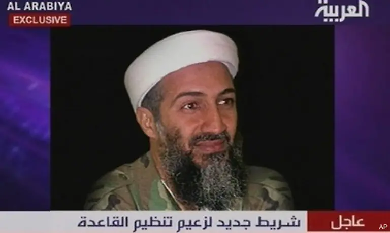 Immer-wieder-taucht-er-medienwirksam-in-Videobotschaften-auf-ausgestrahlt-vom-arabischen-Sender-Al-Dschasira