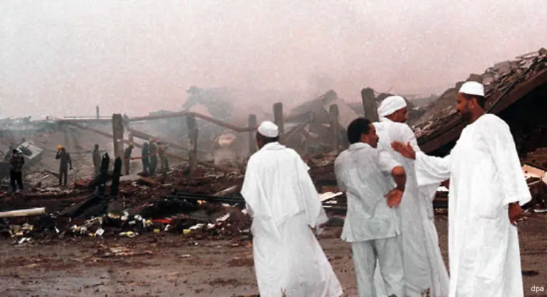 Im-Oktober-2001-bombardieren-die-USA-Afghanistan-Bin-Laden-treffen-sie-nicht