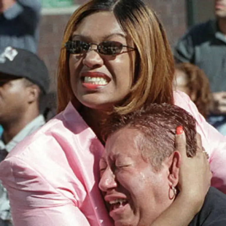 Auf-den-Strassen-schauen-die-New-Yorker-angstvoll-und-schockiert