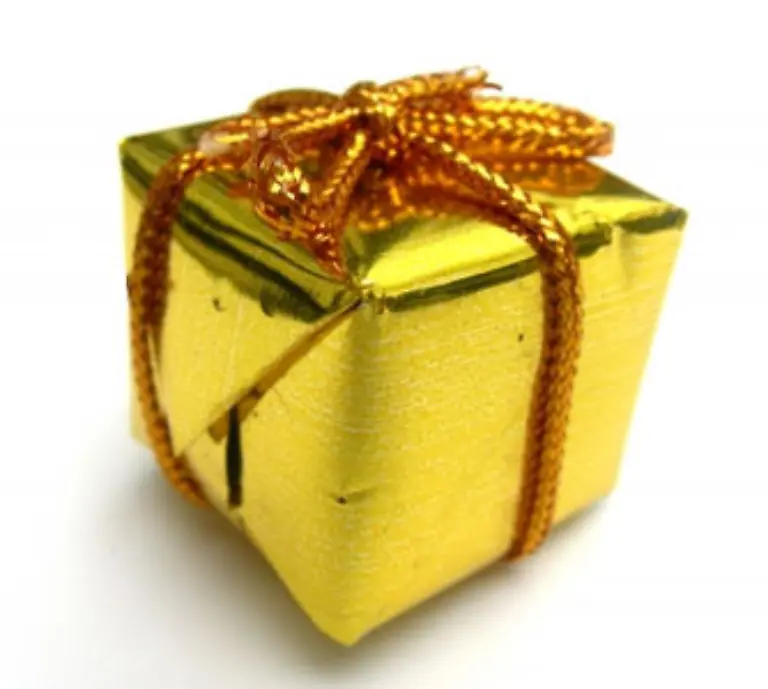 Im-Arbeitszeugnis-kommen-selbst-die-groessten-Versager-ganz-gut-weg-meinen-sie-selbst-Dabei-sind-die-unangenehmen-Wahrheiten-nur-huebsch-verpackt-Eingeweihte-koennen-sie-aber-schon-am-Geschenkpapier-erkennen