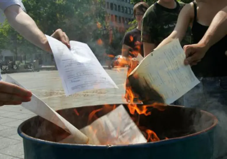Zum-Glueck-muss-man-sich-nicht-mit-einem-schlechten-Zeugnis-abfinden