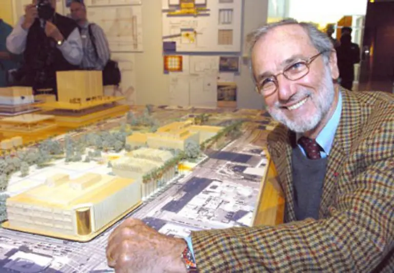 zwischen-dem-Mut-zur-Modernitaet-und-echter-Achtung-der-Tradition-bezeichnet-er-seine-Arbeit