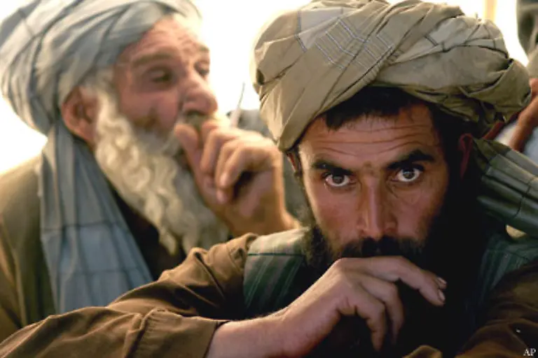 Sie-versuchen-die-Stammesgesellschaft-Afghanistans-binnen-kurzer-Zeit-mit-Gewalt-in-einen-modernen-zentralistischen-Staat-sozialistischer-Praegung-umzuwandeln