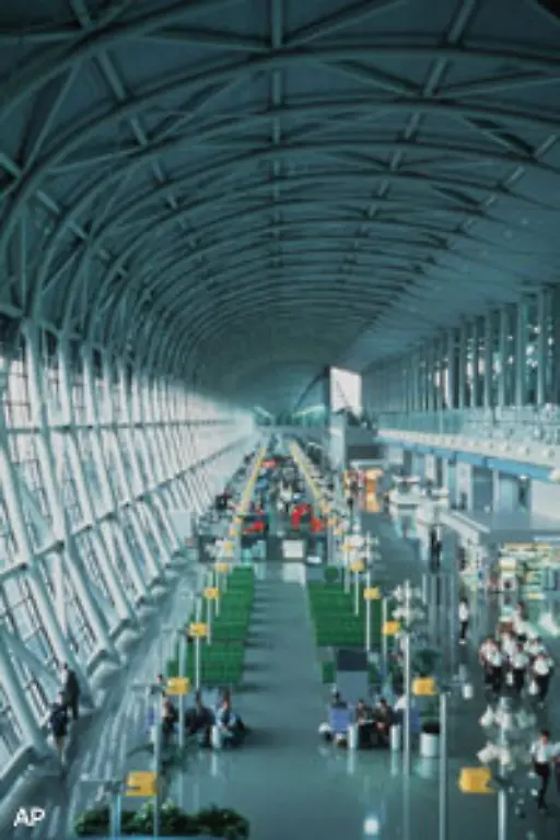 Ein-anderes-Meisterwerk-Pianos-ist-der-weltweit-groesste-Flughafen-im-japanischen-Osaka