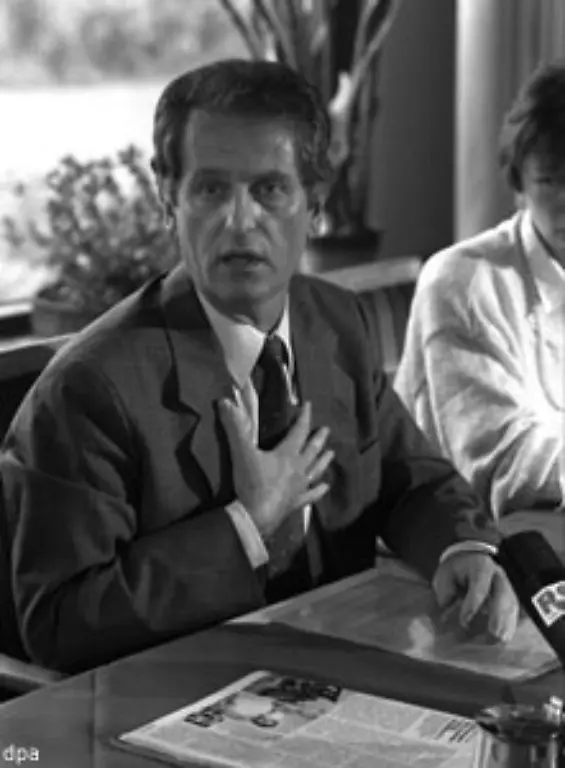 die-Barschels-Flug-buchte-Ihr-zufolge-wollte-der-Politiker-nach-Zuerich-Die-Fluege-dorthin-waren-jedoch-ausgebucht-Demnach-war-Genf-nur-eine-Zufallsbuchung