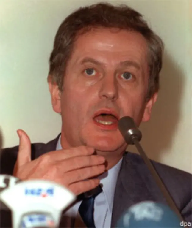 Ueber-diese-Ihnen-gleich-vorzulegenden-Eidesstattlichen-Versicherungen-hinaus-gebe-ich-Ihnen-gebe-ich-den-Buergerinnen-und-Buergern-des-Landes-Schleswig-Holsteins-und-der-gesamten-deutschen-Oeffentlichkeit-mein-Ehrenwort-ich-wiederhole