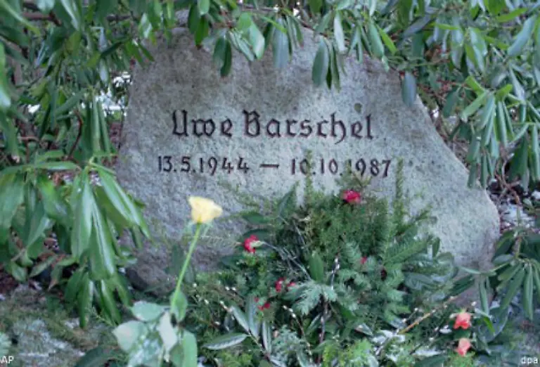 Das-Foto-mit-der-bekleideten-Leiche-des-CDU-Politikers-ging-um-den-Globus-Hatte-er-sich-das-Leben-genommen-oder-wurde-er-ermordet-Bewiesen-ist-bis-heute-weder-das-eine-noch-das-andere
