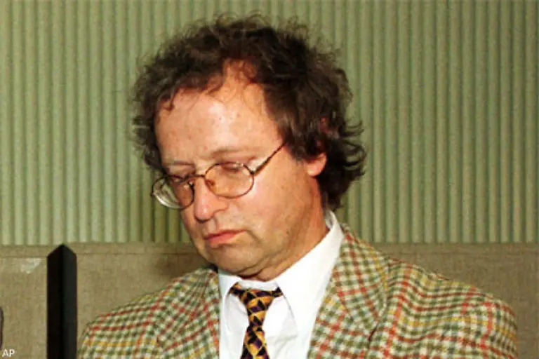 Die-Frage-Mord-oder-Selbstmord-bleibt-offen-betont-Generalstaatsanwalt-Rex-Vielleicht-werde-sie-nie-geklaert-Sicher-ist-dass-Barschel-an-einer-Medikamentenvergiftung-starb-ungewiss-dagegen-wie-es-dazu-kam