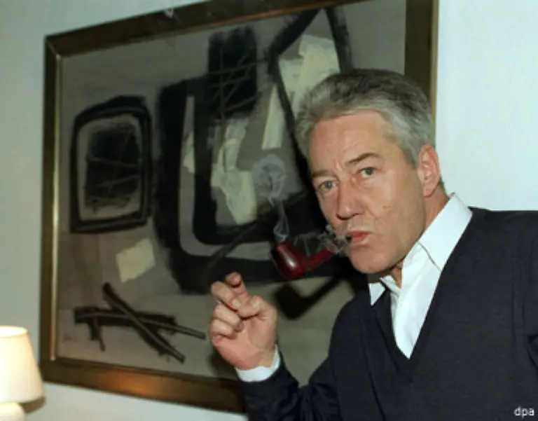 Die-SPD-Spitzen-stellten-sich-als-ahnungslose-Opfer-dar-Bei-einer-Neuwahl-des-Landtags-im-Mai-1988-im-September-zuvor-hatte-es-ein-Patt-gegeben-siegte-Engholm-mit-absoluter-Mehrheit-Doch-auch-er-log