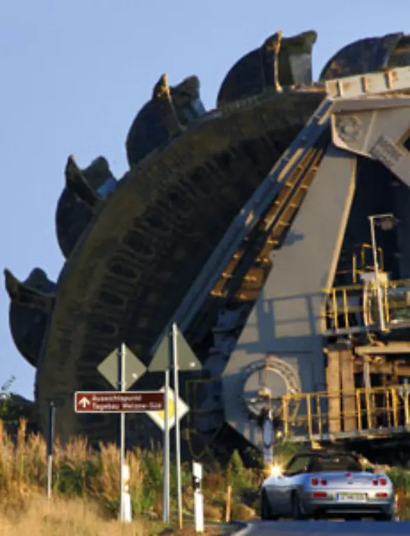 Die-Braunkohle-ist-damit-wichtigster-heimischer-Energietraeger-Sie-wird-auch-veredelt-zu-Staub-Koks-Briketts-und-Wirbelschichtkohle