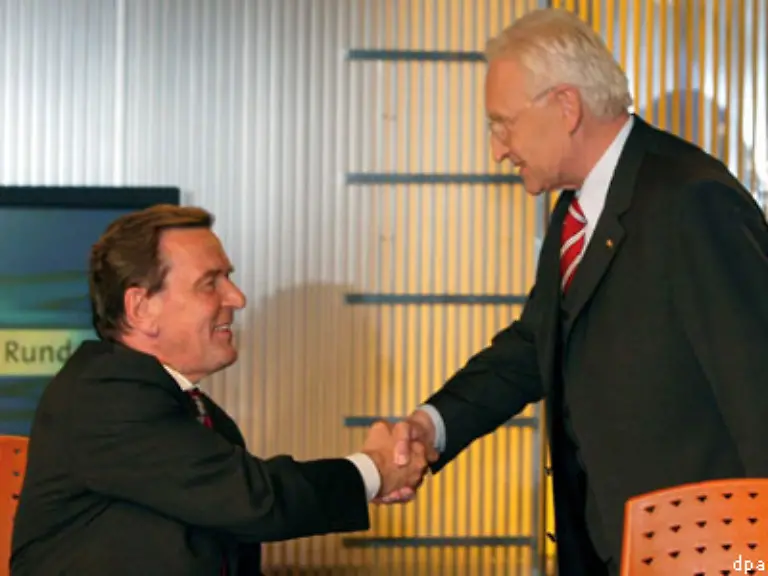 Zugegeben-Stoiber-hat-die-Bundestagswahl-2002-nur-sehr-knapp-verloren-Die-Union-kam-wie-die-SPD-auf-38-5-Prozent