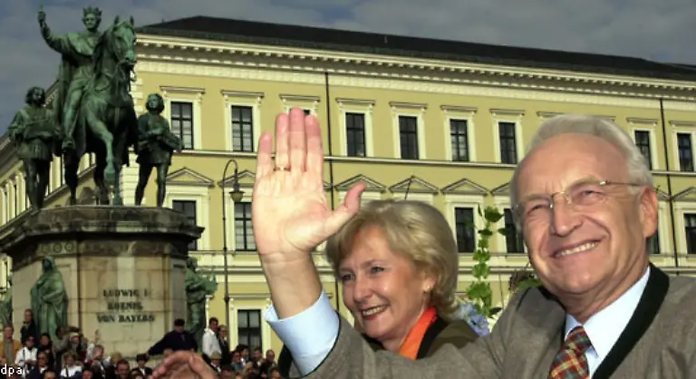 Und-dennoch-Der-Wahlkampf-2002-stand-am-Anfang-eines-schleichenden-Niedergangs-Das-lag-nicht-an-den-ueblichen-anti-bajuwarischen-Affekten-unter-denen-Deutschland-noerdlich-des-Mains-oft-leidet
