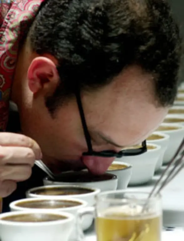 Oder-wenn-man-vor-lauter-Gier-mit-der-Zunge-im-Sprung-einer-Porzellan-Tasse-haengenbleibt
