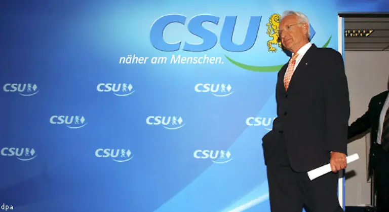 Drei-Wochen-spaeter-gilt-das-nicht-mehr-Mitten-in-den-Koalitionsverhandlungen-erklaert-Stoiber-er-wolle-nun-doch-nicht-Wirtschaftsminister-werden