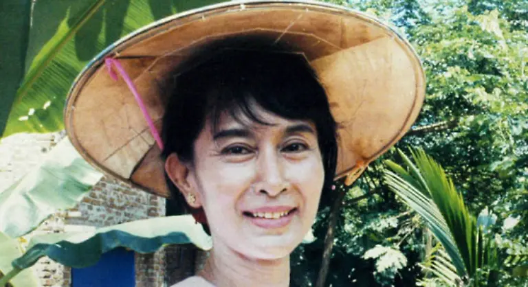Prominentestes-Opfer-der-Militaerdiktatur-des-Landes-ist-die-62-jaehrige-Friedensnobelpreistraegerin-Aung-San-Suu-Kyi