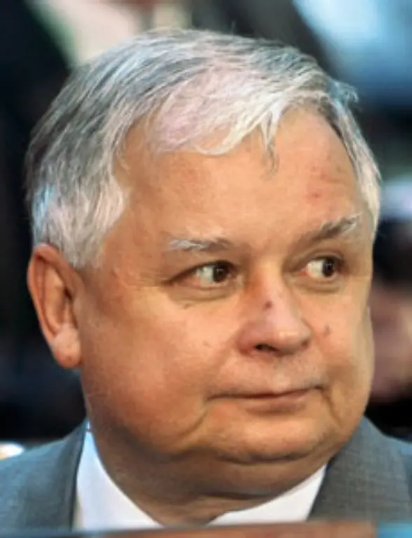 Gerade-war-eine-Zeit-der-tiefen-Freundschaft-zwischen-Deutschland-und-Polen-angebrochen-niemand-lachte-mehr-ueber-sowas-hier-Warum-haben-die-Polen-soviel-Kreisverkehr-Weil-die-Lenkradschloesser-noch-eingerastet-sind