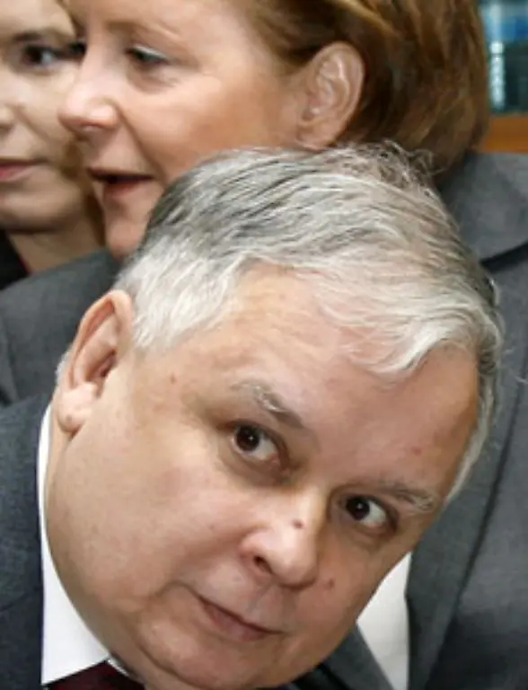 Da-kroch-Platz-8-aus-dem-Kartoffel-Keller-Lech-Kaczynski