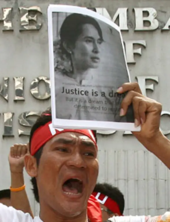 Suu-Kyi-hat-seither-elf-Jahre-entweder-in-Haft-oder-unter-Arrest-verbracht