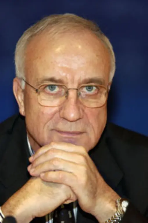 Fritz-Pleitgen-ein-damals-noch-unbekannter-Reporter-1968-Ich-musste-damals-darueber-berichten-und-ich-habe-erlebt-wie-diese-Firma-wirklich-alles-an-Rechtsbeistand-aufgeboten-hat-was-in-Deutschland-Rang-und-Namen-hatte-Das-war-eine-Armada-von-Rechtsanwaelten