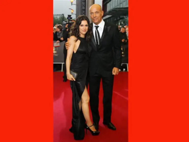 Getreu-dem-alten-Ingrid-Steeger-schen-Motto-Dann-mach-ich-mir-nen-Schlitz-ins-Kleid