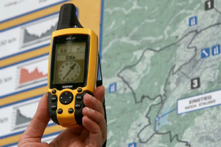 Mit-Hilfe-von-Global-Positioning-Systems-kurz-GPS-weisen-sie-uns-den-Weg