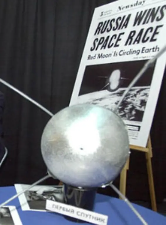 Jenseits-militaerischer-Ziele-laesst-der-Sputnik-Schock-die-USA-ernsthaft-an-ihrer-wissenschaftlichen-und-kulturellen-Ueberlegenheit-zweifeln-Der-Wettlauf-um-die-Vorherrschaft-im-All-hat-begonnen