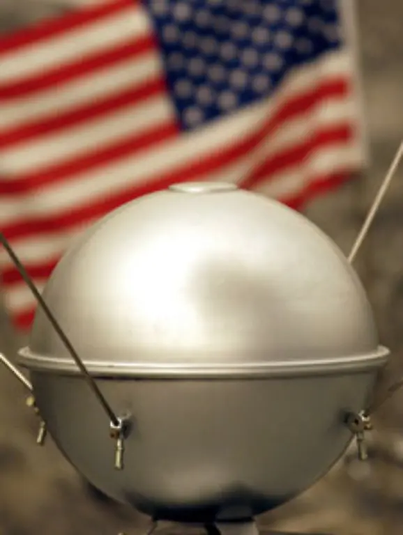 Lange-Zeit-fuehrt-die-Sowjetunion-vor-den-USA-Dabei-hatte-der-US-Praesident-Eisenhower-die-Erkundung-des-Weltraums-eingelaeutet