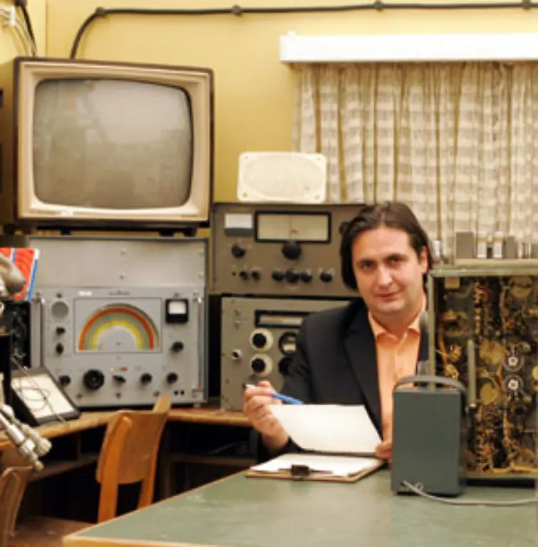 50-Jahre-spaeter-sitzt-sein-Nachfolger-Thilo-Elsner-an-seiner-Stelle-plant-einen-Jubilaeums-Sputnik-Start-und-ersucht-Radio-und-Amateurastronomen-sowie-interessierte-Dritte