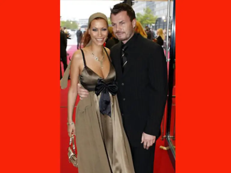 bei-ihr-hingegen-schon-Yasmina-Filali-Betonung-wie-bei-Halali-und-Thomas-Helmer-werden-definitiv-Eltern-Fuer-den-kleinen-Hunger-zwischendurch-hatte-die-werdende-Mama-Gummibaerchen-dabei