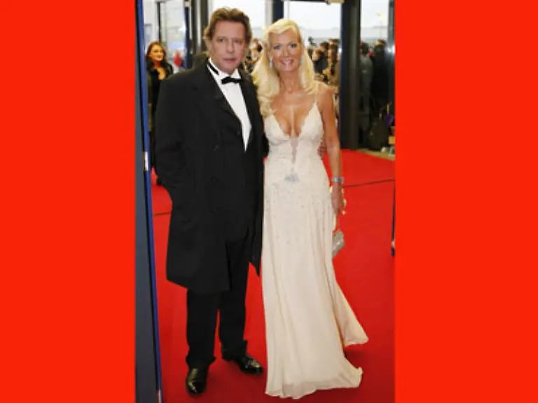 und-auch-Schauspieler-Jan-Fedder-demonstrierte-dass-er-beim-Kleid-Aussuchen-seiner-Gefaehrtin-ein-Woertchen-mitzureden-hatte