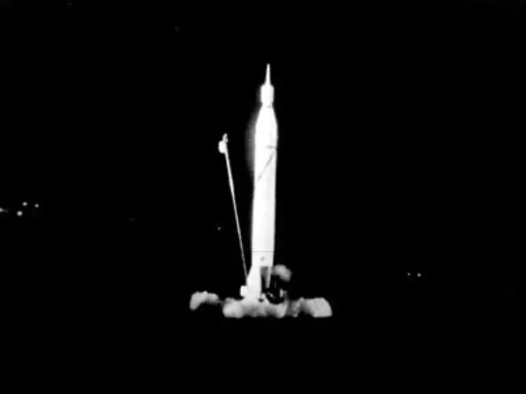 Es-folgen-weitere-Raketenstarts-auf-beiden-Seiten-des-Eisernen-Vorhangs