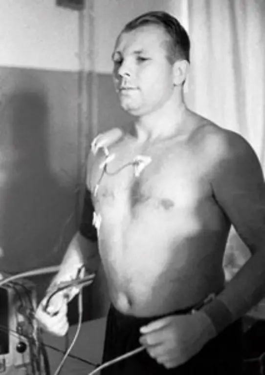 Nach-einjaehriger-Ausbildung-startet-er-am-12-April-1961