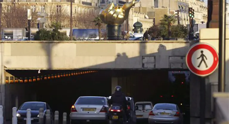 Die-Unterfuehrung-an-der-Pont-de-l-Alma-am-noerdlichen-Seine-Ufer-wo-der-Wagen-um-00-25-Uhr-gegen-einen-Pfeiler-knallte