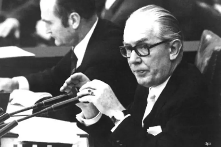 Am-20-Oktober-1971-unterbrach-Bundestagspraesident-Kai-Uwe-von-Hassel-die-Sitzung-Ich-erhalte-soeben-die-Nachricht-dass-die-Nobelpreiskommission-des-norwegischen-Parlaments-dem-Herrn-Bundeskanzler-den-Friedensnobelpreis-verliehen-hat