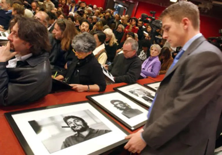 Che-Guevara-geht-deshalb-in-den-Kongo-und-spaeter-nach-Bolivien-Dort-versucht-er-erfolglos-eine-Revolution-zu-entfachen-die-seinen-Vorstellungen-entspricht-Alarcn-kaempft-an-der-Seite-Che-Guevaras