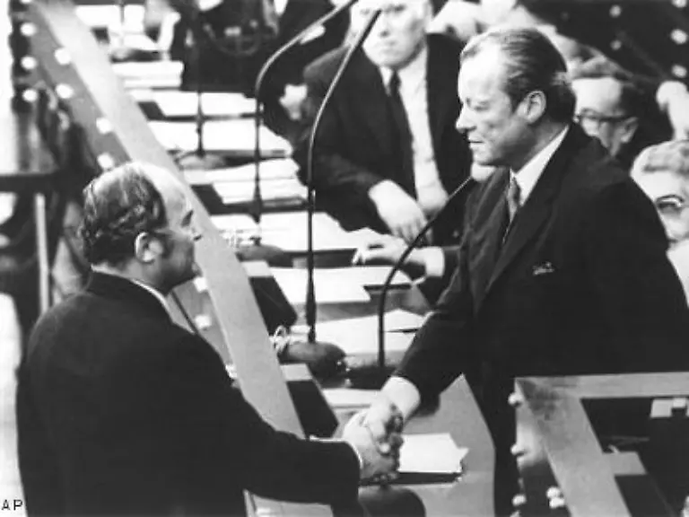 Fuer-die-Wahl-zum-Bundeskanzler-fehlten-ihm-schlussendlich-zwei-Stimmen-Barzel-gratulierte-dem-Gewinner-der-Wahl