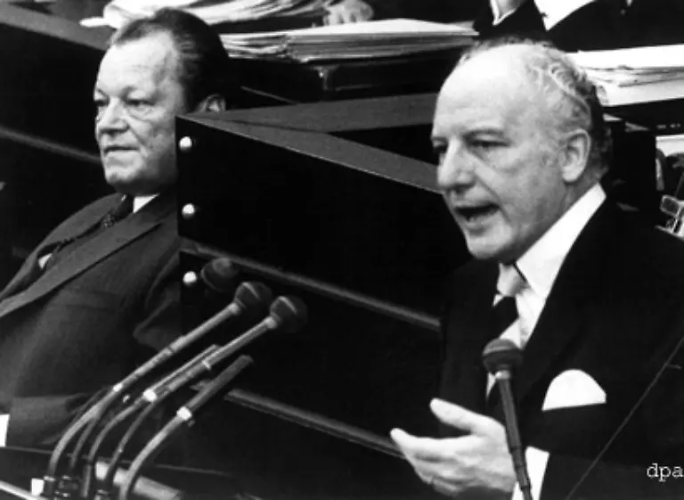 Weil-die-DDR-aber-nicht-alle-Abstimmungen-kaufte-hatte-auch-die-Koalition-keine
